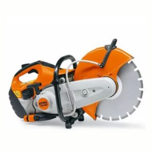 Cortadora de betão Stihl TS 420 em uso profissional.